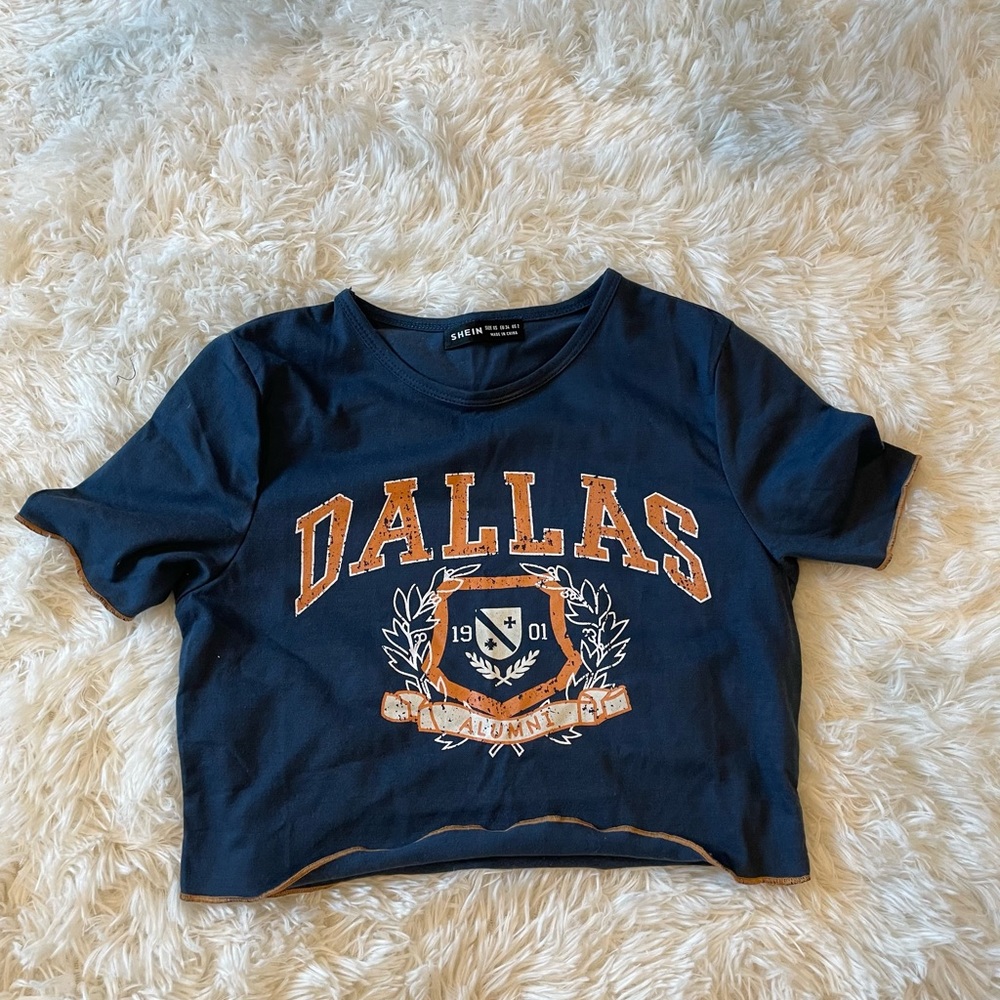 Cropped graphic t